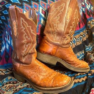 Womens Lucchese Ostrich Skin Round Toe, crepe sole, size 9B